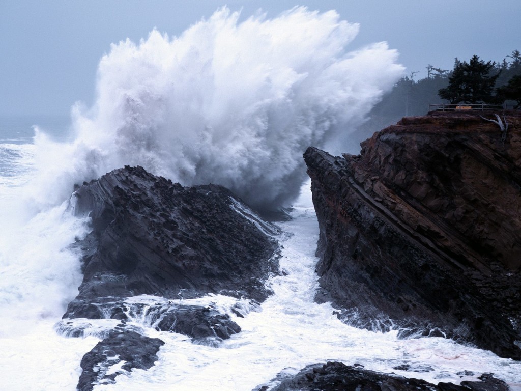 bulkupload_Ocean-Wallpaper_Crashing-Waves-Oregon