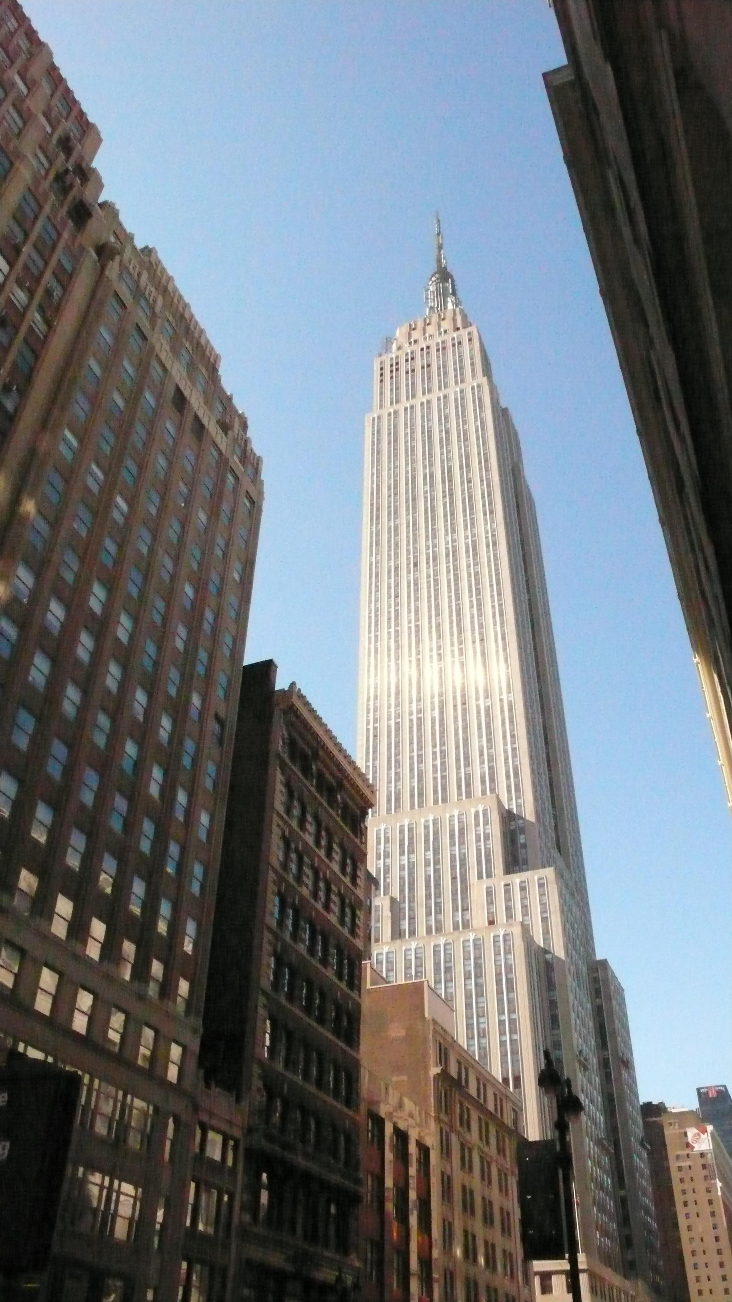 EMPIRE STATE BUILDING ON 5TH AVENUE
