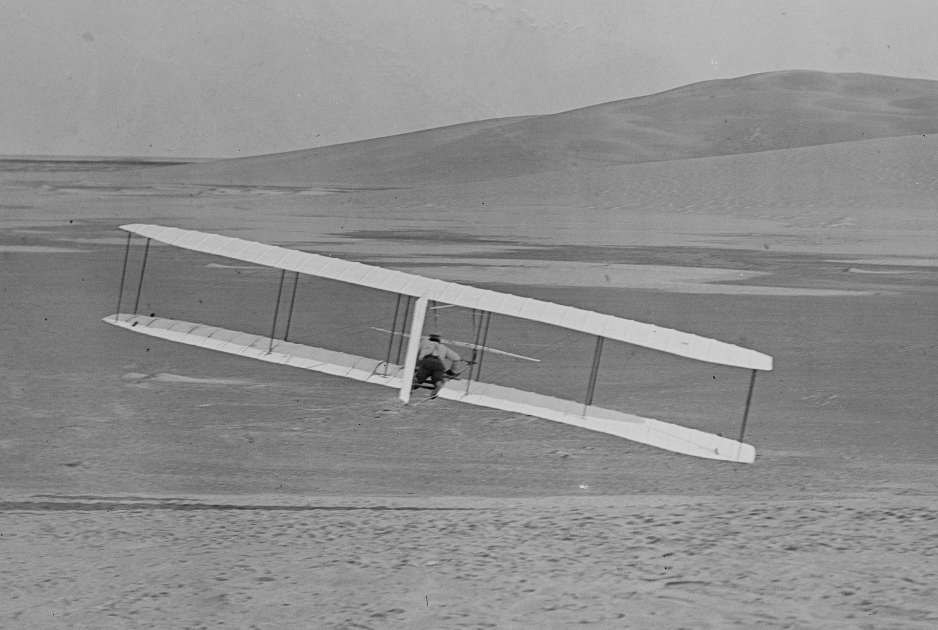 1902_Wright_glider_turns.jpeg