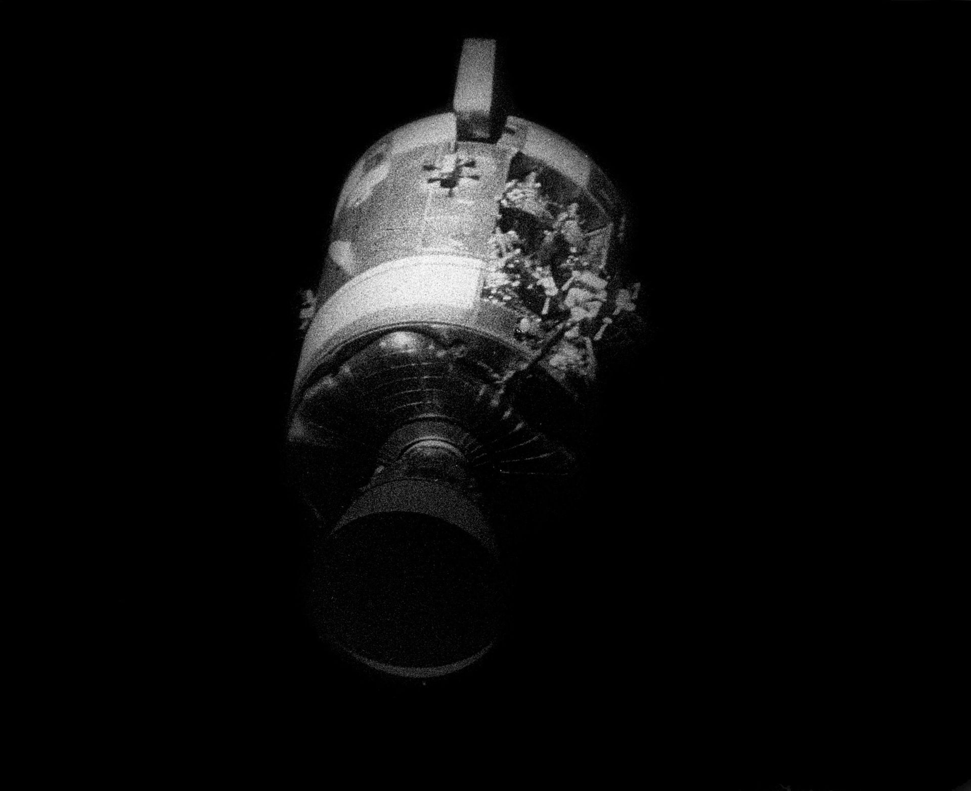 Apollo_13_Service_Module_-_AS13-59-8500