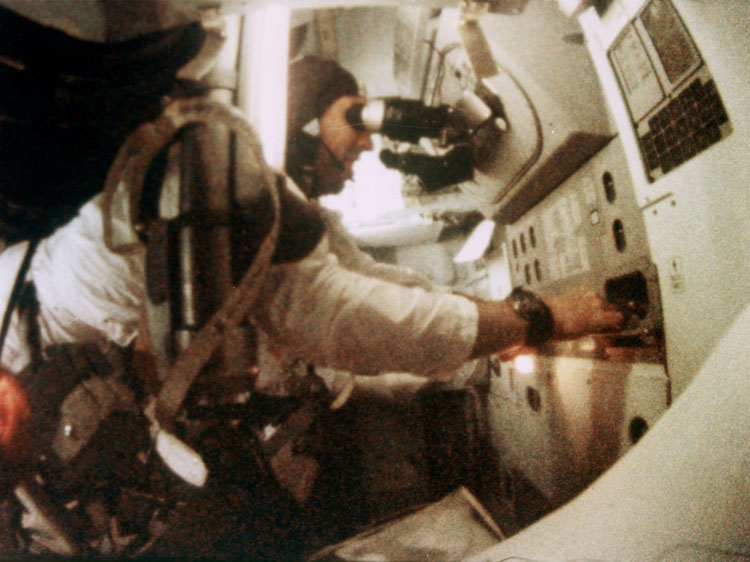 Apollo_8_Lovell_at_Guidance_and_Navigation_station